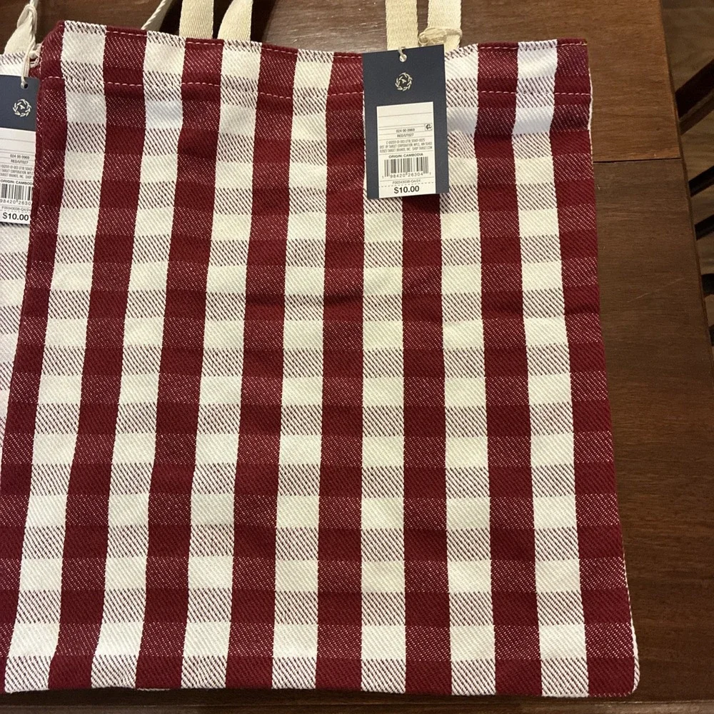 Universal Thread lot four